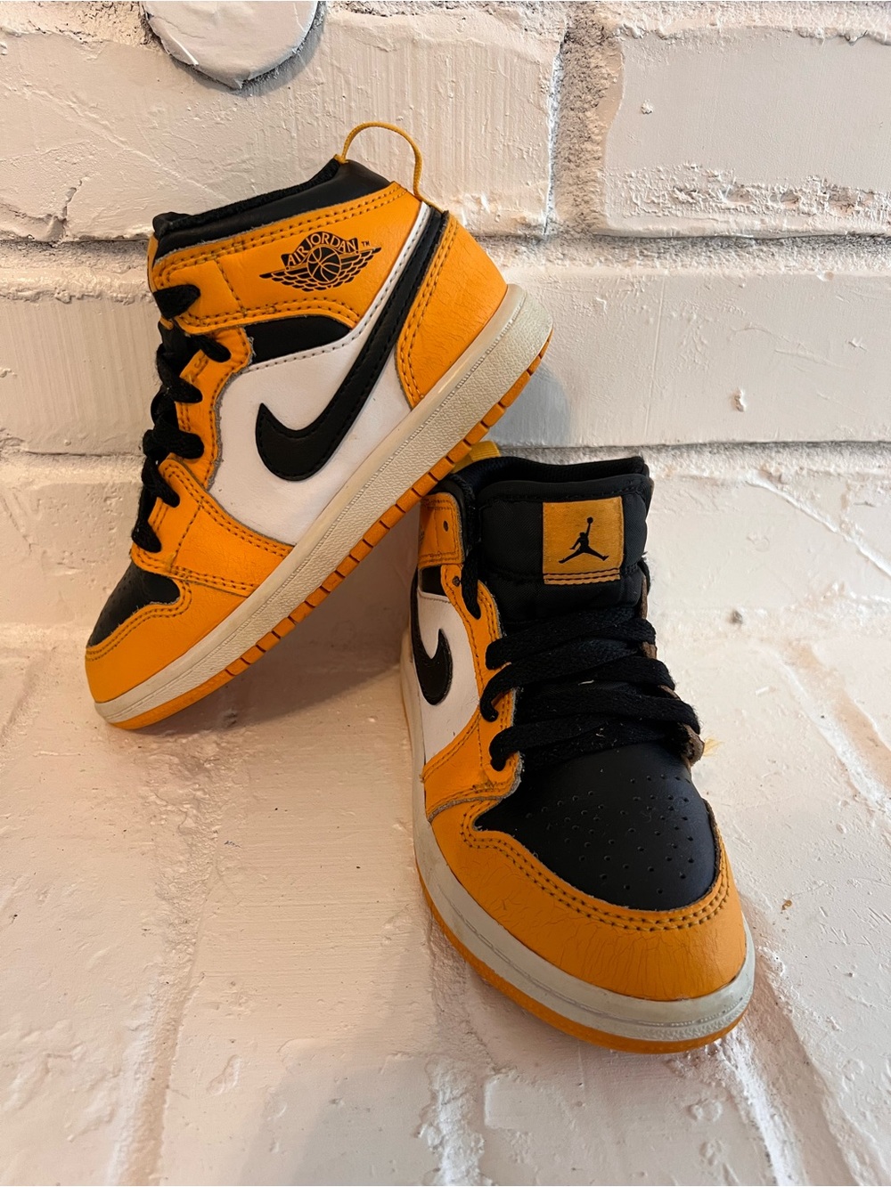 Jordan Kids Sneakers in Yellow, Black & White